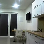 Cztery Pory Roku אכסניה צ'כוב