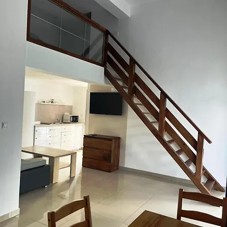 Cztery Pory Roku אכסניה