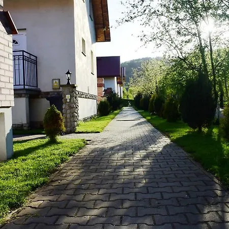 Cztery Pory Roku אכסניה *