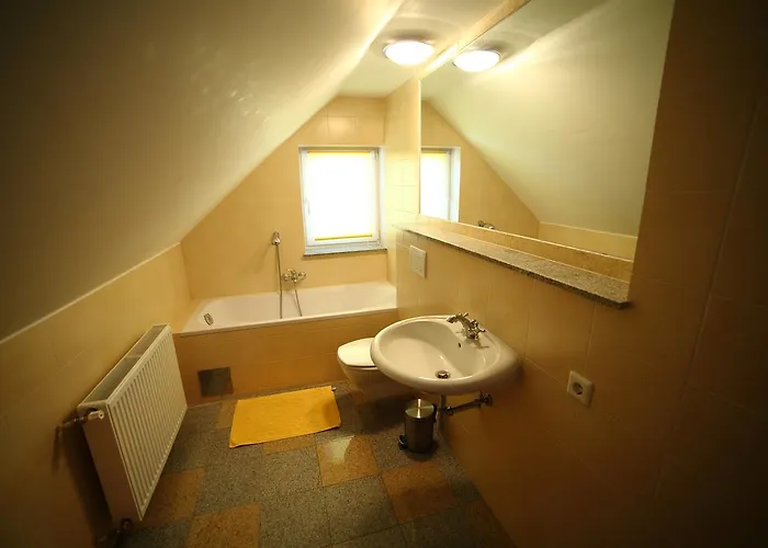 Cztery Pory Roku * צ'כוב