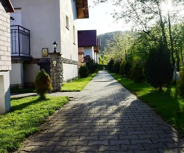 Cztery Pory Roku אכסניה *