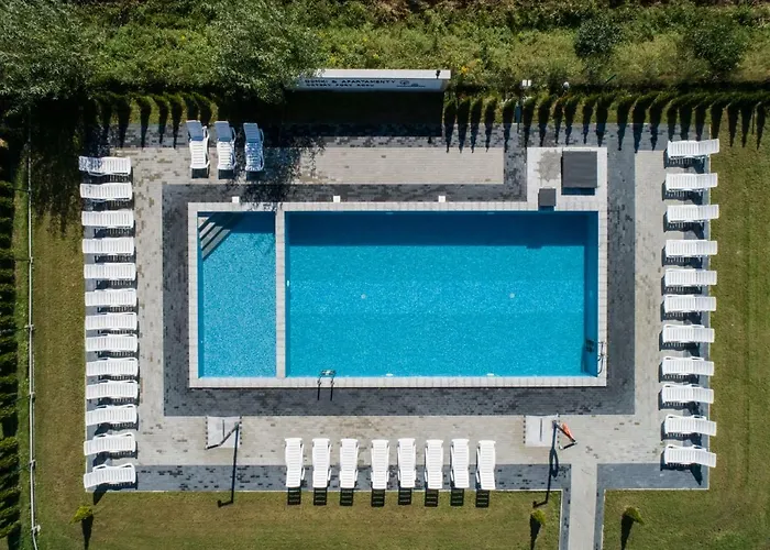 Cztery Pory Roku אכסניה